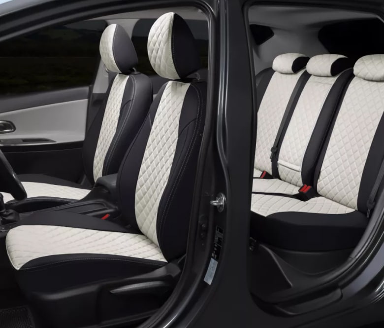 Элегантность контраста: Черно-белые салоны автомобилей