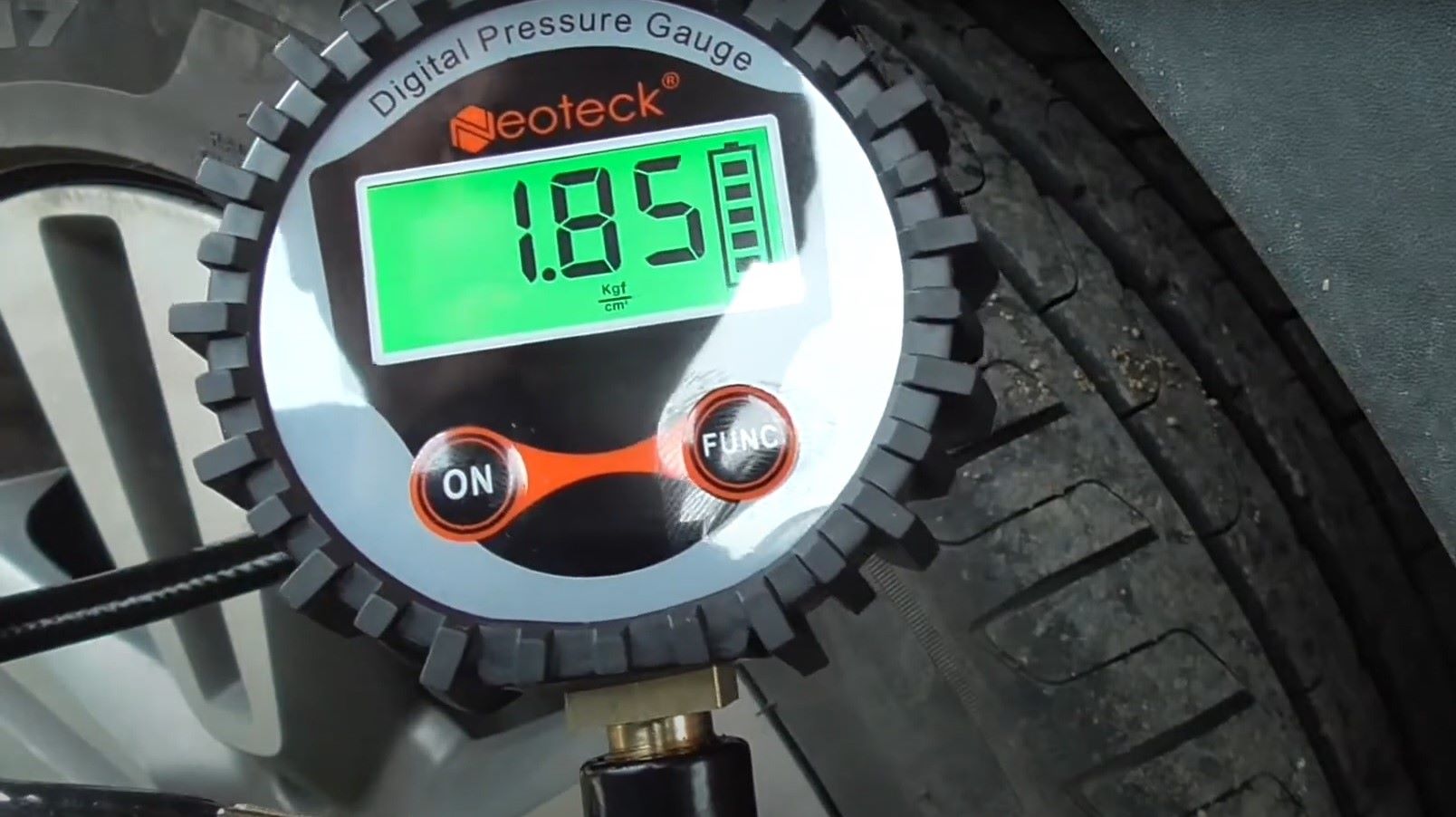 Как накачать шины R17: подробное руководство по выбору оптимального давления