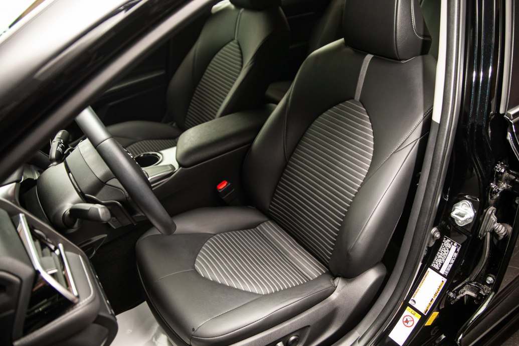 Перфорированный дермантин для салона автомобиля: преимущества, выбор и уход