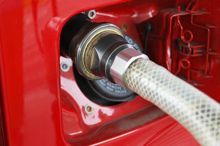 Почему заправка авто бытовым газом – это опасно и незаконно