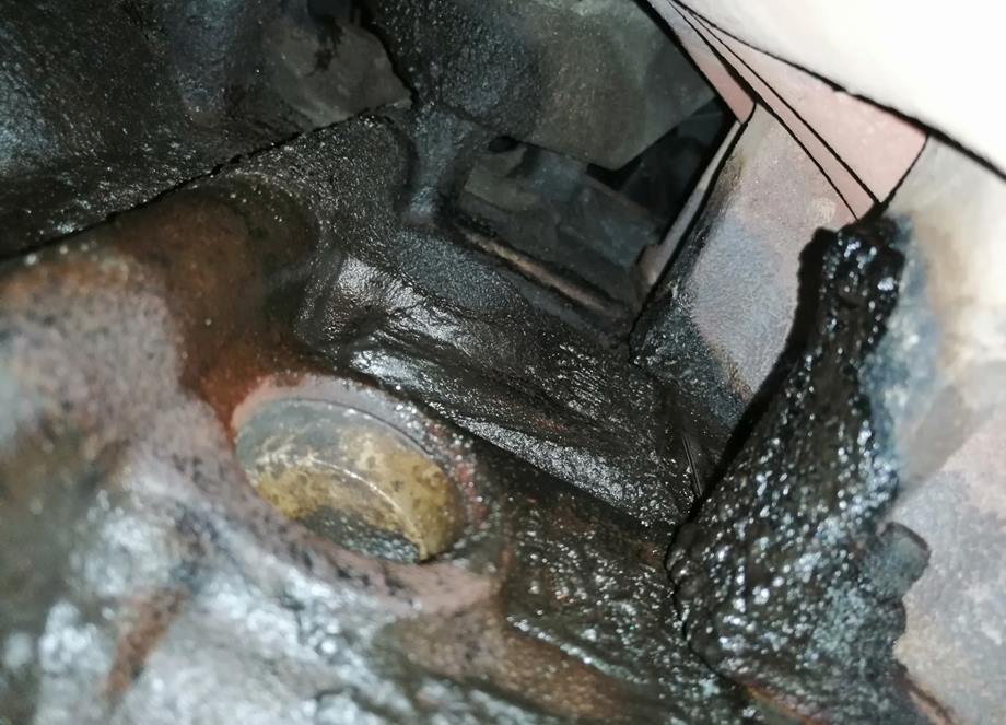 Запах масла в салоне автомобиля: причины, диагностика и решение проблемы